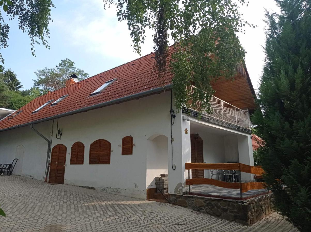 Parraghegy Apartman Vila Zalaszanto Exterior foto