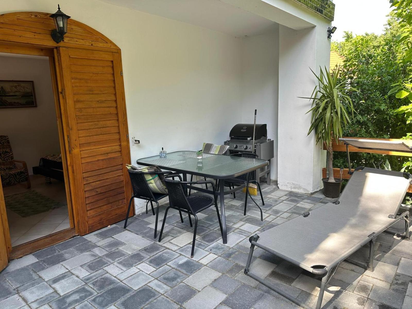 Parraghegy Apartman Vila Zalaszanto Exterior foto